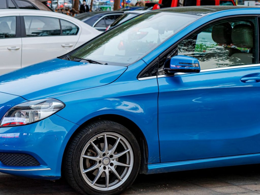 Blauwe Mercedes-Benz B-klasse